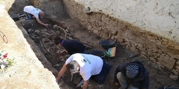 Es descobreixen catorze cossos de combatents republicans a l'excavació de la fossa comuna del cementiri de Salomó