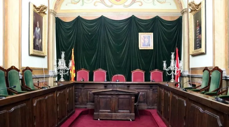 El ple de Valls aprova una moció en contra de la inhabilitació del president Torra