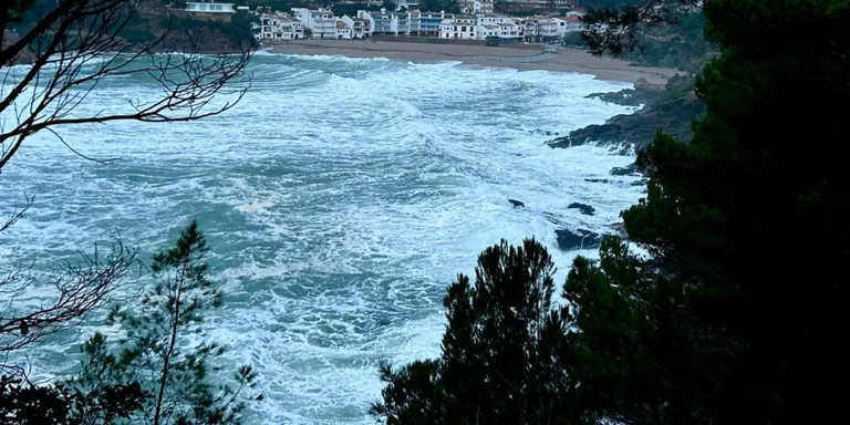 Begur atura la neteja del litoral pel risc d’un nou temporal