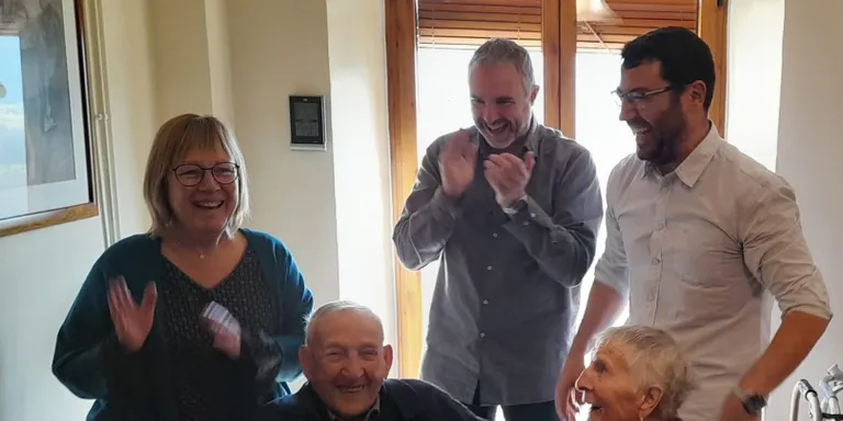 Felicitació de l'Ajuntament de la Seu a Agustí Solans pel seu 103 aniversari