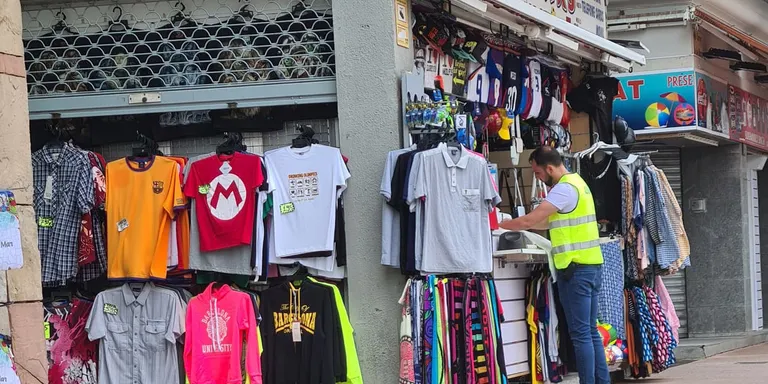 Setze detinguts i més de 18.000 articles comissats en un operatiu contra les falsificacions a Lloret de Mar