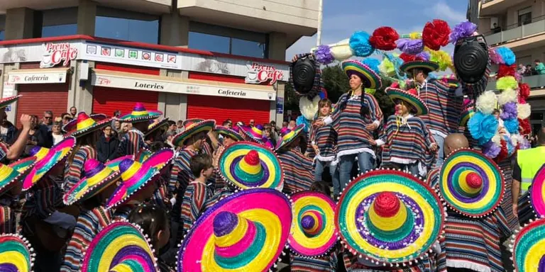 Carnaval multitudinari a Pineda on no hi falta l'Escudellada Popular