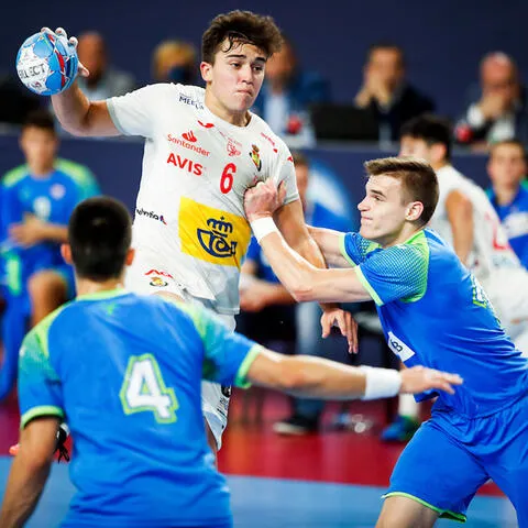 Arnau Fernandez (11 gols) i Jan Gurri (6) porten la selecció hispana jovenil d'handbol al bronze europeu