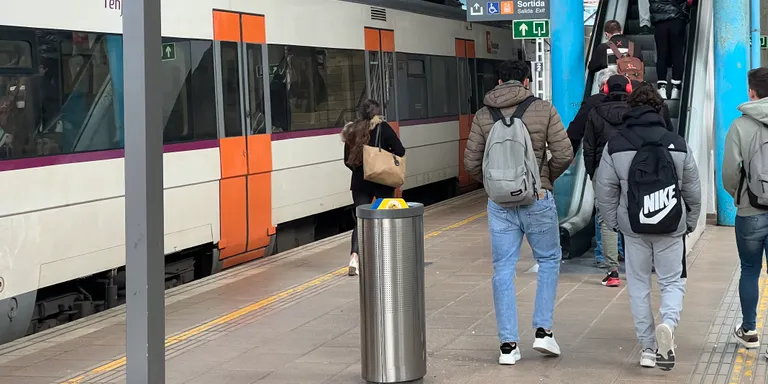 Usuaris de l'R3 es mostren "indignats" per les incidències a la línia i reclamen solucions "amb la màxima urgència"