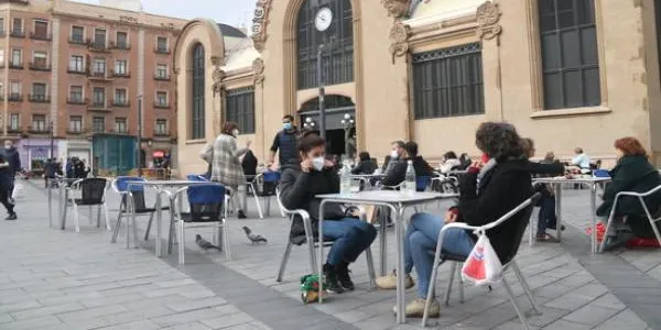 Bars i restaurants podran allargar l’horari d’obertura matins i migdies i el confinament passa a ser comarcal