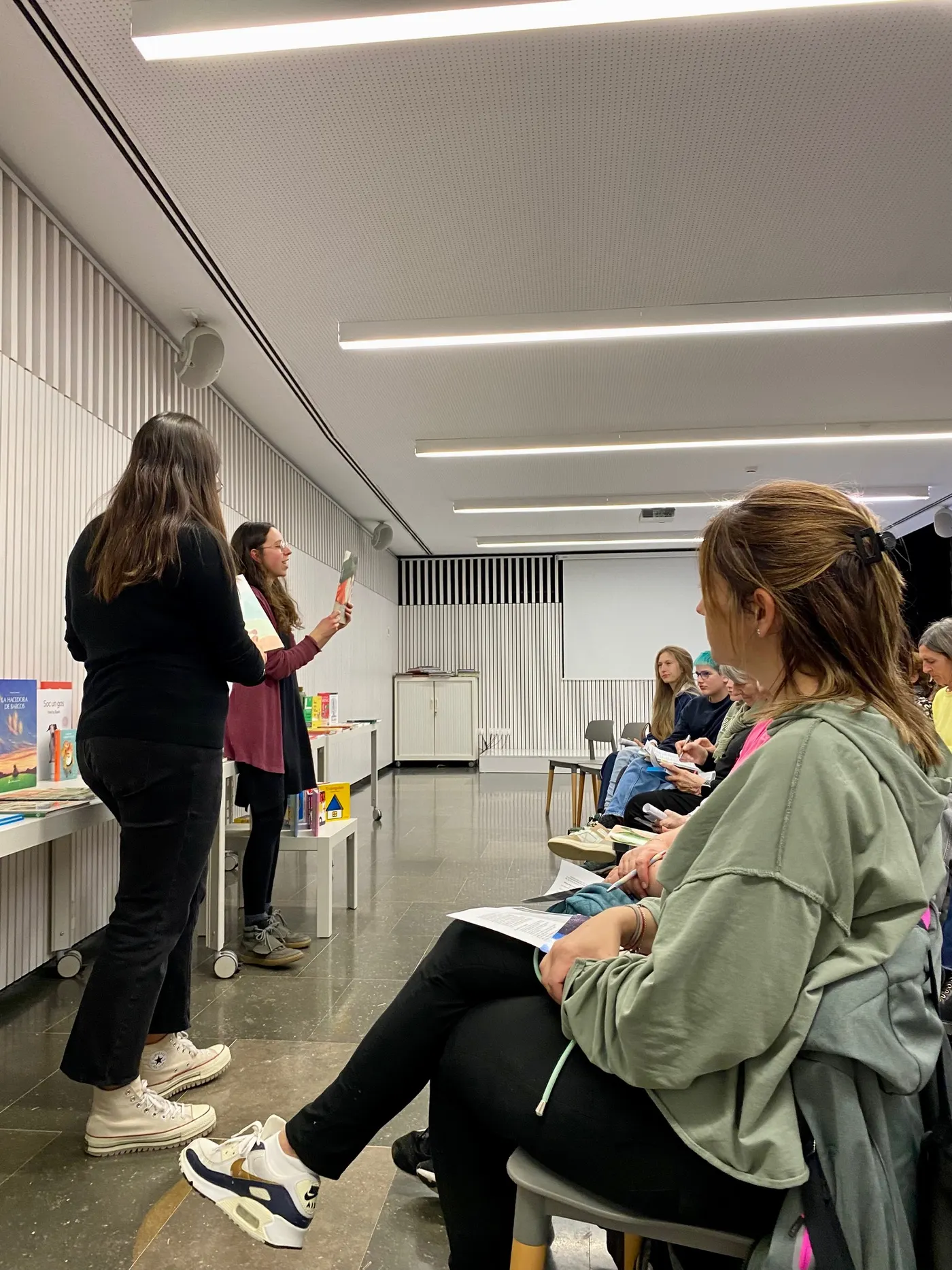 La biblioteca organitza una nova sessió de recomanacions de literatura infantil i juvenil a les portes de Sant Jordi