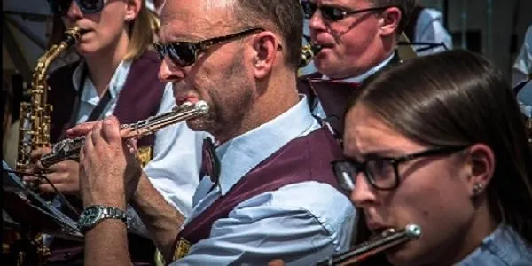 L’orquestra alemanya Blasorchester Birkesdorf ofereix un concert a Altafulla