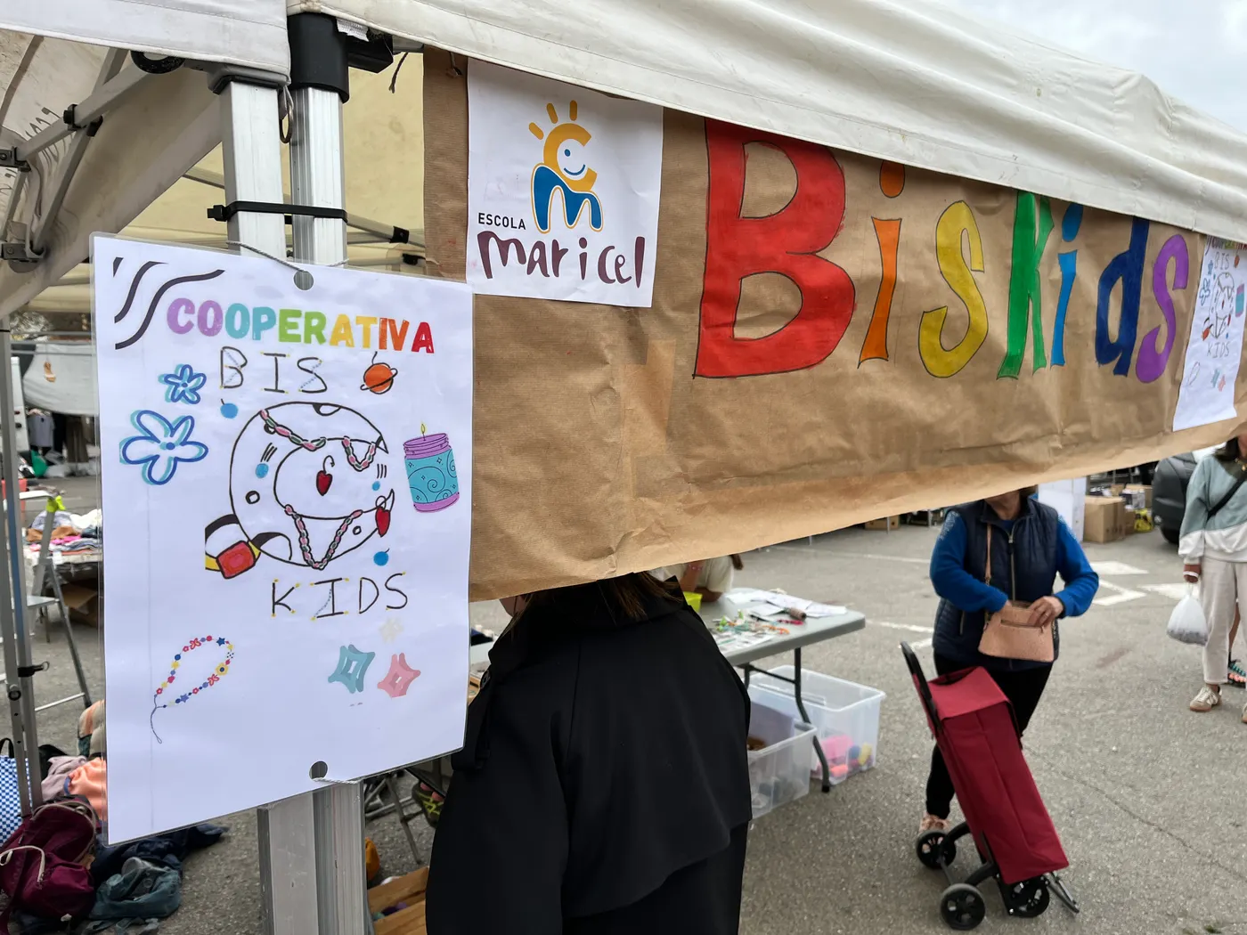 BisKids, la cooperativa creada per alumnes del Mar i Cel ven productes al mercat