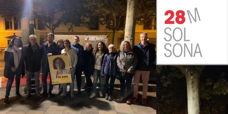 Les formacions solsonines donen el tret de sortida a la campanya electoral amb la tradicional enganxada de cartells