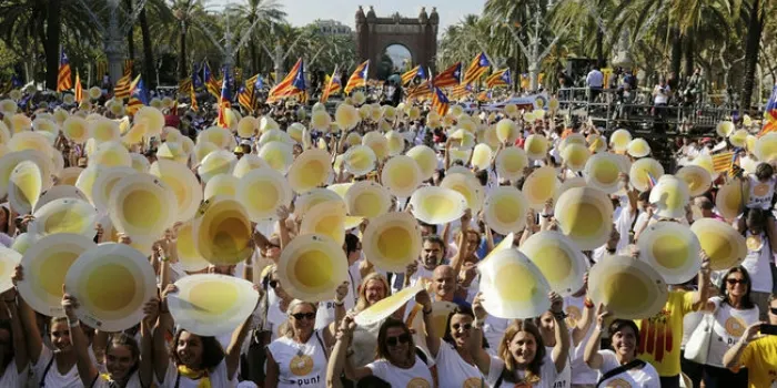 Molts arenyencs tornen a sortir al carrer en la mobilització d’ahir