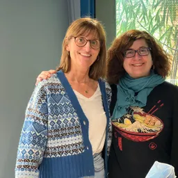 Entrevistes de la Justa del 10/3/2022 — Reobertura total a la Biblioteca Joan Margarit: Poesia (homenatge a Joan Margarit), haikus a Collserola, feminismes, Ucraïna-Rússia i préstec Atena - episode art