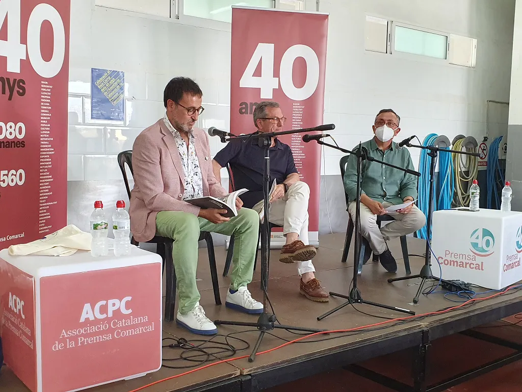 Una vuitantena de persones celebren els 40 anys de l’Associació Catalana de la Premsa Comarcal
