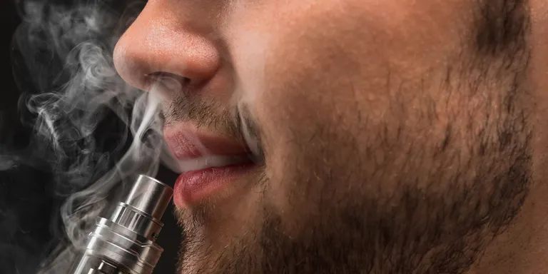 L’Associació Contra el Càncer alerta sobre el perill dels cigarrets electrònics