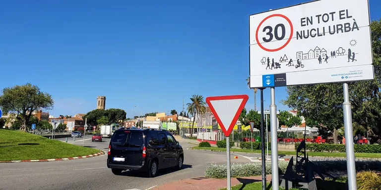 Silvia Biosca: «El nou límit de 30km/h a Pineda és per millorar la seguretat i la convivència entre vehicles, vianants i ciclistes»
