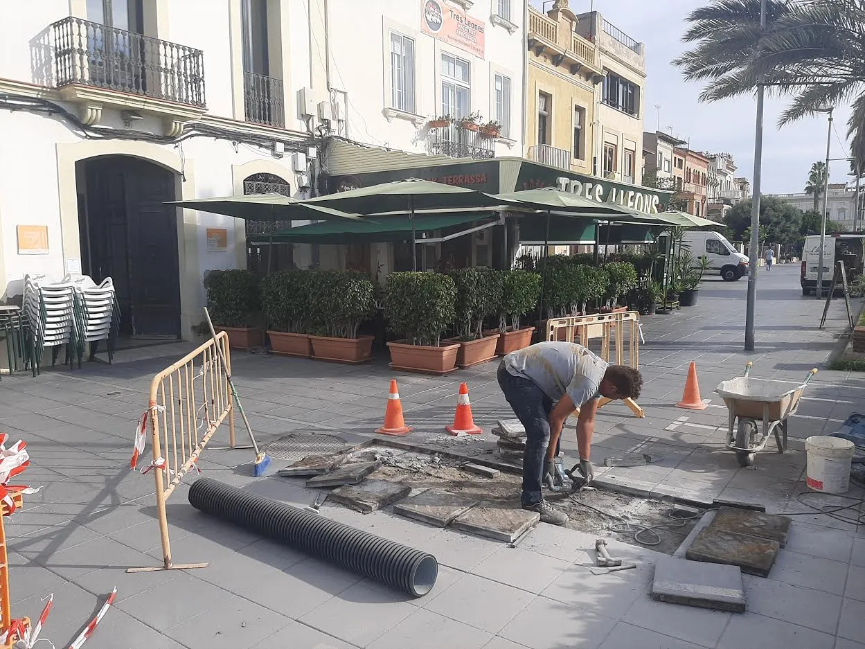 Comencen les obres per arranjar els pendents i millorar l’evacuació d’aigües pluvials als carrers Sant Jaume i Sant Pau