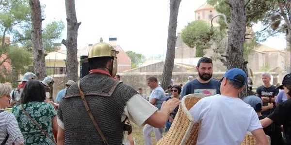 El campament romà d’Altafulla atrau desenes d’aficionats de la història i curiosos en un nou èxit de Tarraco Viva