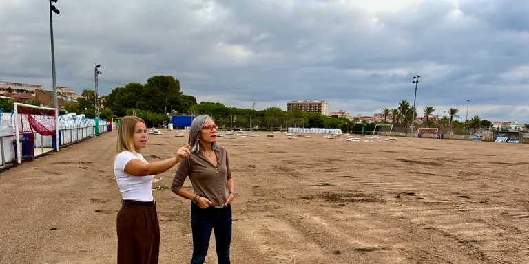 L’Ajuntament de Vandellòs i l’Hospitalet de l’Infant inicia la renovació de la gespa del camp de futbol de l’Arenal