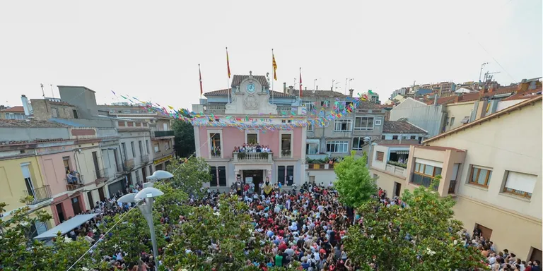 Orozco i Ortiz omplen la plaça Pere Aguilera en el pregó de la Festa Major