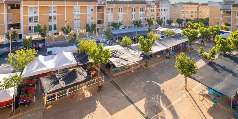 El mercat setmanal dels dijous tornarà a ubicar-se en el seu emplaçament habitual, a la plaça Pau Casals