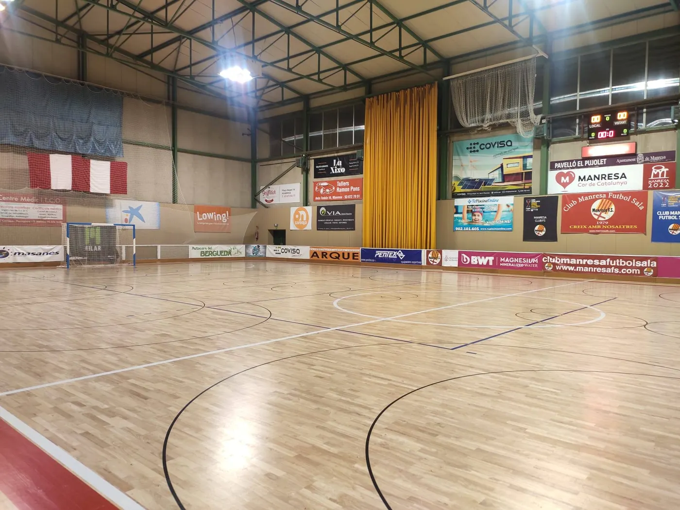 El femení de futbol sala empata el primer partit de lliga i el masculí suma la tercera victòria consecutiva