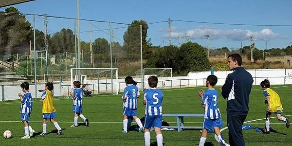 La ciutadania, a favor de recuperar els colors groc-i-negre en el futbol base del CE Altafulla