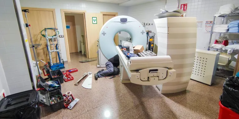 El Sant Hospital de la Seu instal·la un nou aparell de TAC
