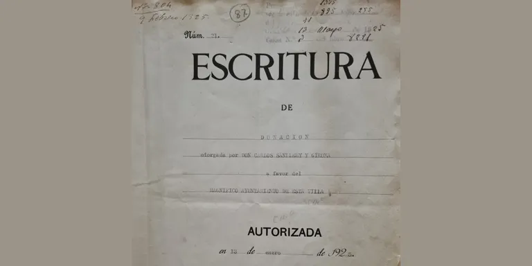L’arxiu municipal presenta el document de donació de l’edifici que avui ocupen les Cases dels Mestres, datat el 1925