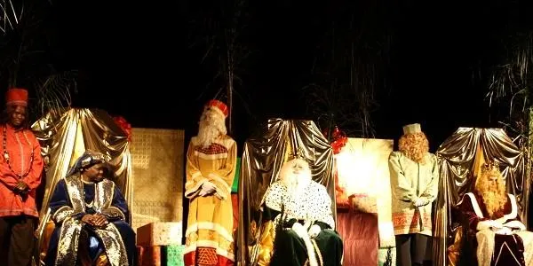 Un centenar d’infants d’Altafulla reben els regals de la mà dels Reis Mags de l’Orient al Casal La Violeta