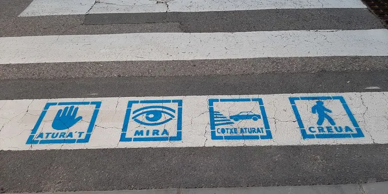 Alguns passos de vianants del poble tindran pictogrames per reforçar la seguretat d'infants amb TEA