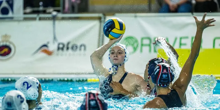 El CN Sabadell s'emporta el rpiemr partit de la final davant el CN Mataró (10-8)