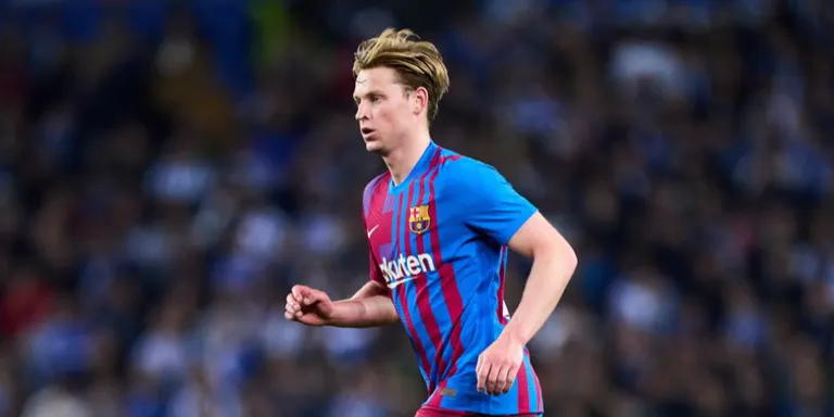 Xavi considera a Frenkie de Jong “intransferible”