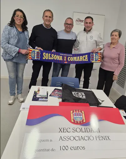 La Penya Barcelonista de Solsona i Comarca entrega un xec solidari de 100 euros a l'Associació Fènix