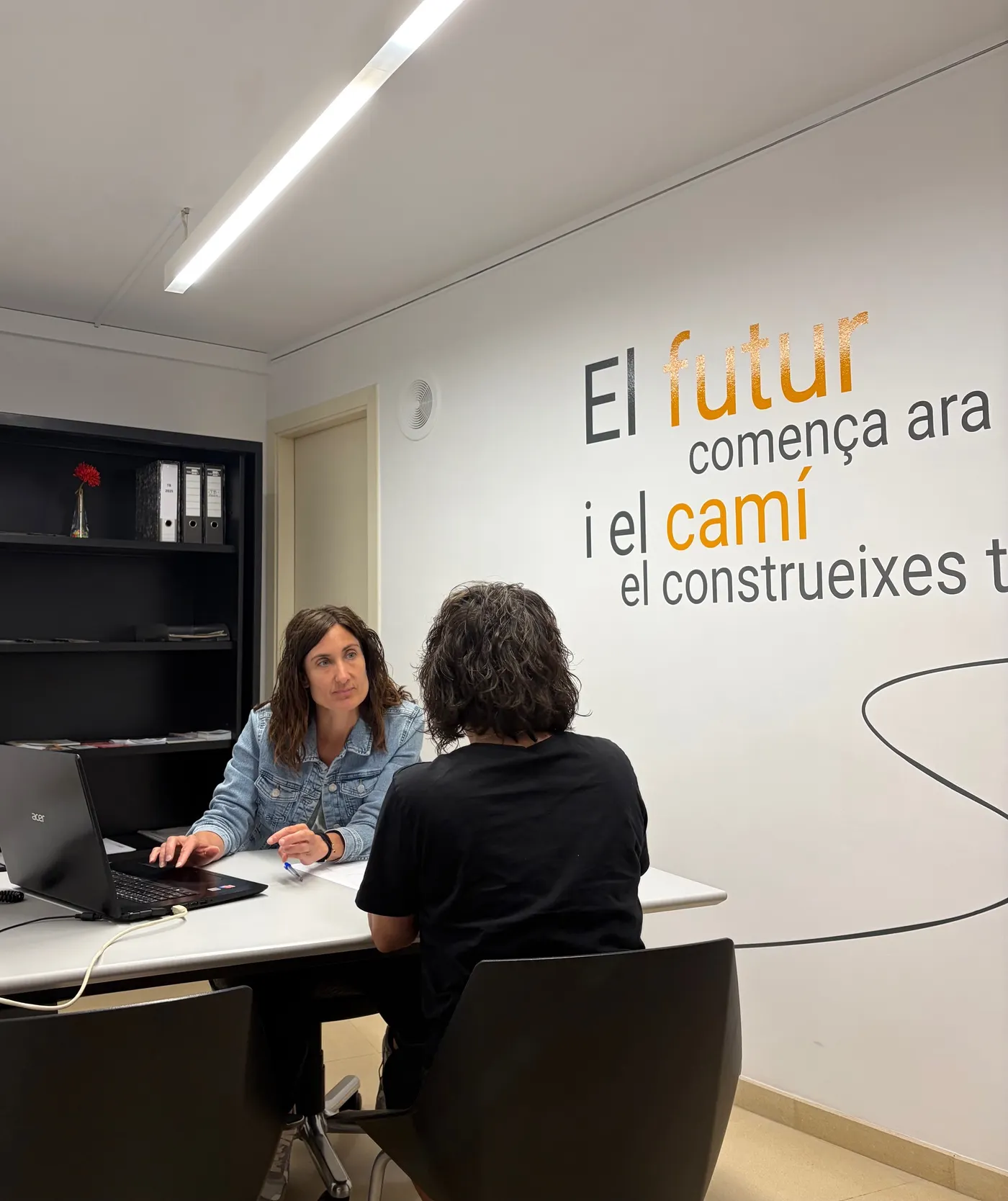 El Servei Connectem de l’Agència atén més de 300 persones durant el 2025, un 73% de les quals a l’atur troben feina