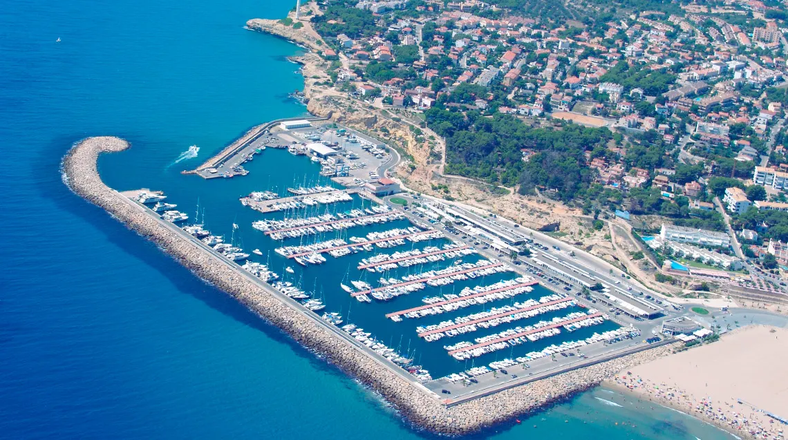 Rescatada una vogadora al Port de Torredembarra