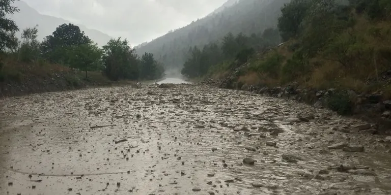 Tall de trànsit a la C-28 a Naut Aran per un despreniment