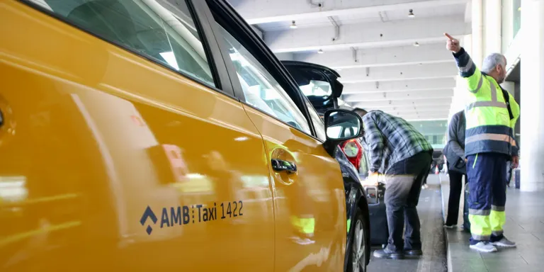 Els taxistes mantenen la mobilització d'aquest dimecres després de la reunió amb el Ministeri de Transports