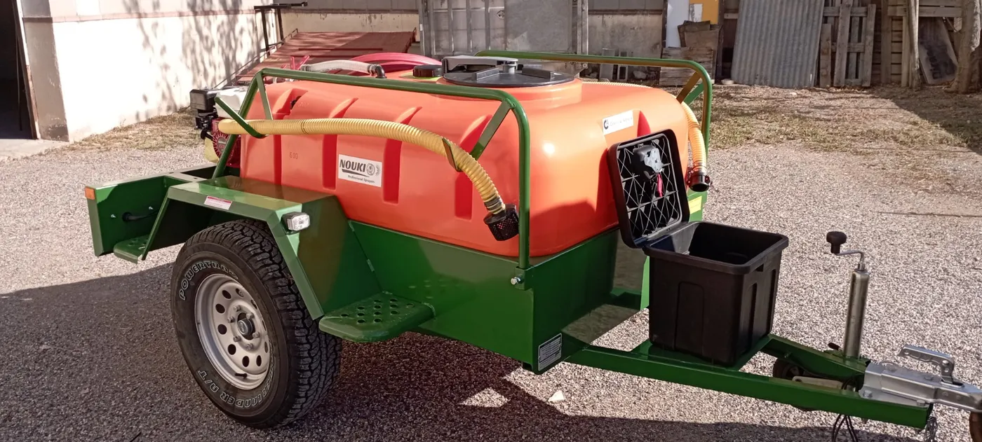 El Consell Comarcal cedeix a les ADF del Solsonès un tractor i una cisterna mòbil
