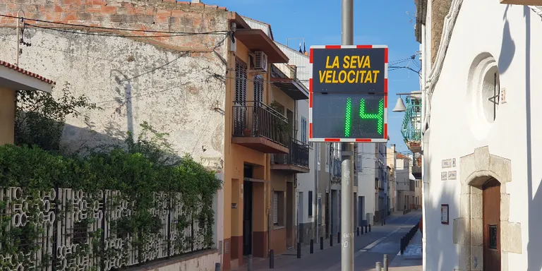 ERC demana al ple que el panell de control viari del c/St. Antoni indiqui bé la velocitat