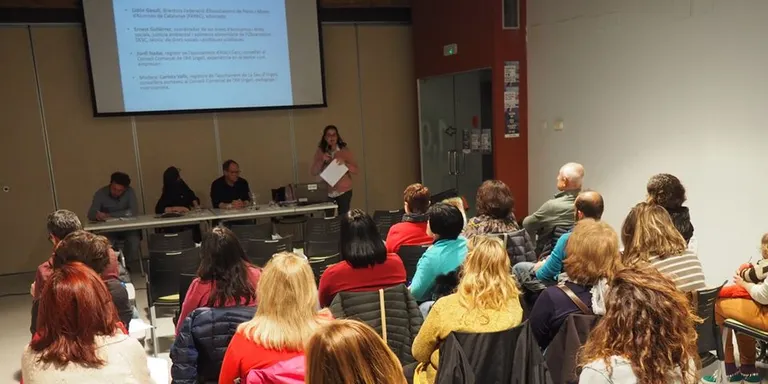 Taula rodona a la Seu d'Urgell per defensar la gestió pública dels menjadors escolars