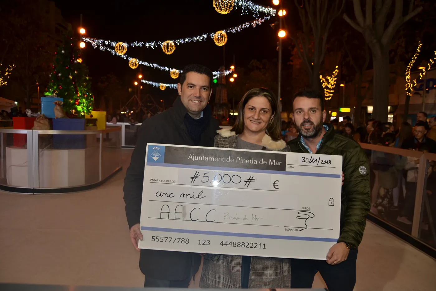 L'Ajuntament de Pineda entrega 5000 a l'Associació de Lluita contra el Càncer