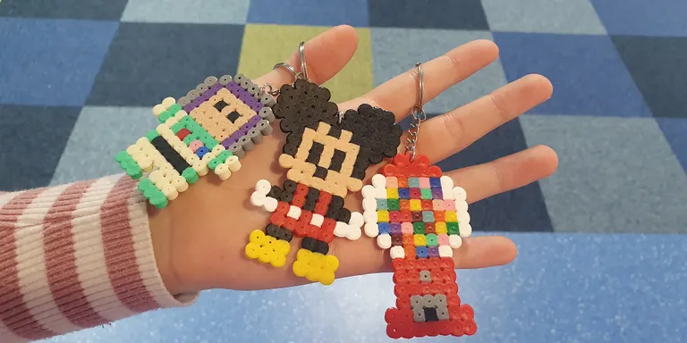 Fira solidària al pati de l'escola FEDAC Pineda