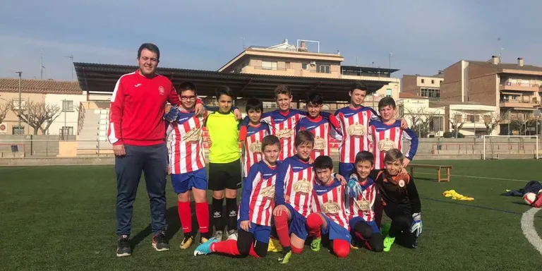 Els alevins del Club Futbol Agramunt mantenen el pols a la primera divisió