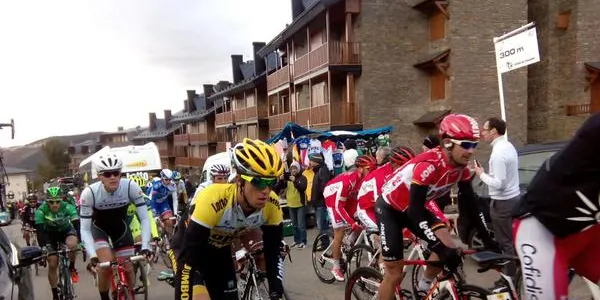Canvi de líder a la Volta a Catalunya al pas pel Pirineu