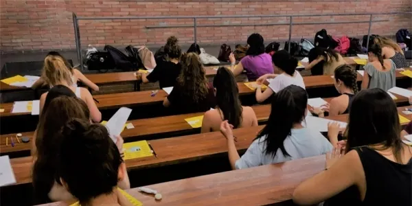 Dues rubinenques entre els estudiants catalans que han tret més d’un 9 a les PAU