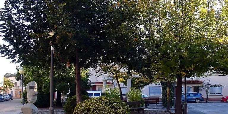 Una cercavila amb la Mulassa petita dona el tret de sortida a la festa major de la Fraternal