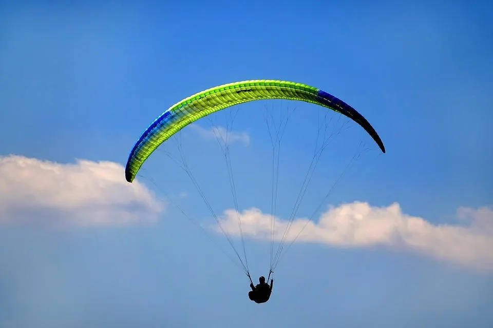 Un ferit greu en caure el parapent que pilotava sobre el bosc de Can Pujol, entre Caldes i Palau