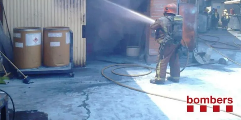Interior felicita els bombers que van actuar a l’incendi del carrer Juan Ramon Jiménez