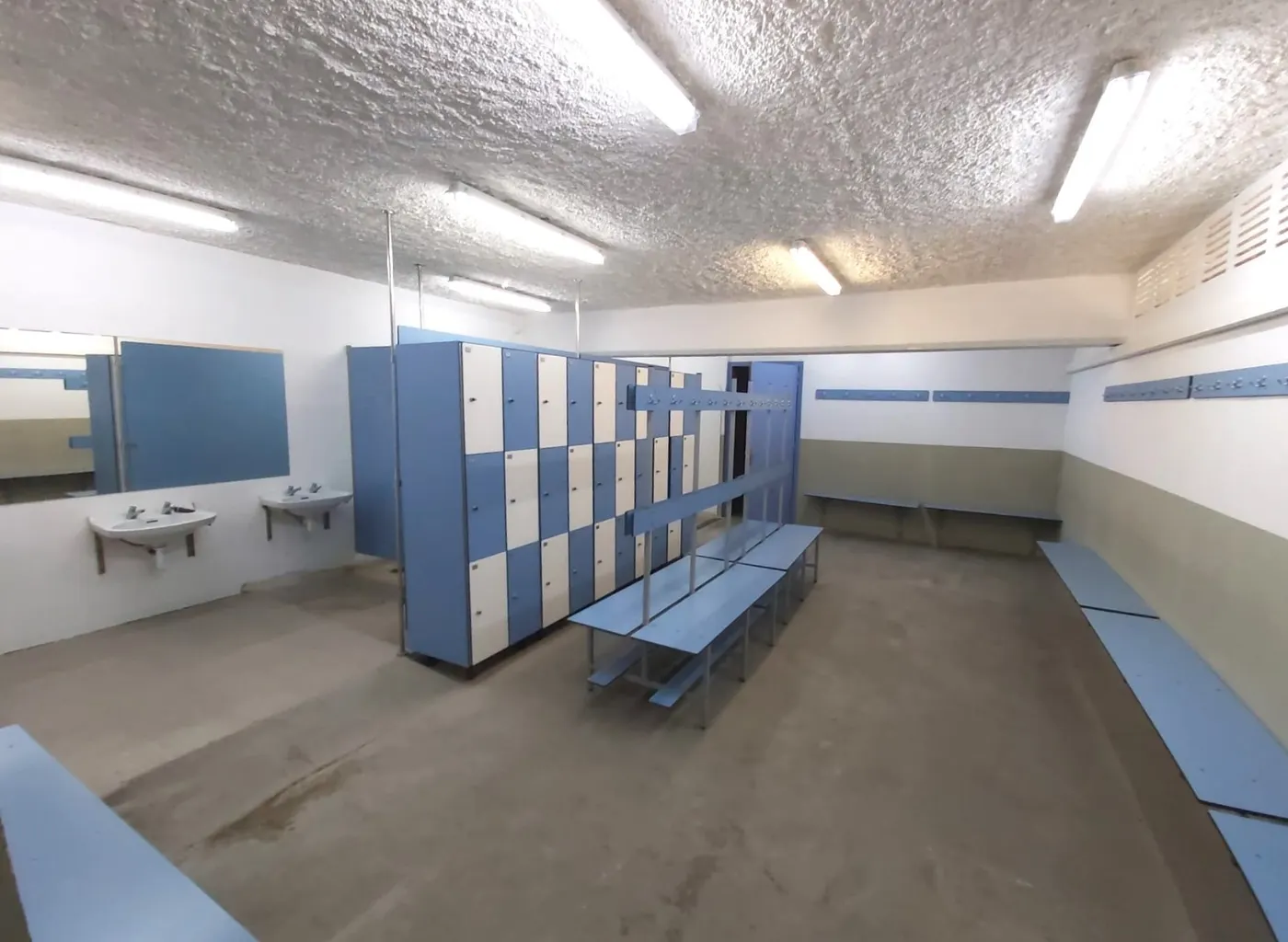 <strong>L'Ajuntament projecta la reforma dels vestidors de les piscines i d'una sala annexa als pavellons</strong>
