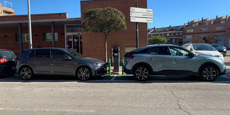Un total de 542 vehicles elèctrics carreguen a Torrefarrera en els 3 primers mesos de la instal·lació dels punts de recàrrega