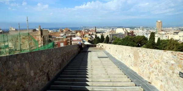 L’obertura al públic del pas de ronda de la muralla de Tarragona, pendent d’un conveni entre Ajuntament i Generalitat